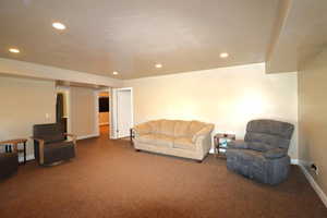Living room with baseboards, carpet flooring, and recessed lighting