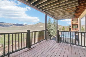 Deck with a mountain view and a jacuzzi