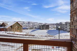 Balcony featuring a mountain view