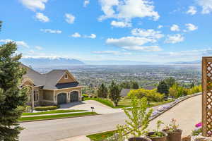 View of mountain feature