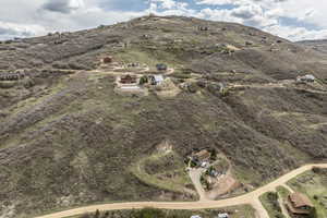 Birds eye view of property featuring a mountain view
