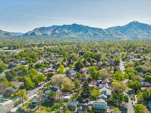 Bird's eye view with a mountain view