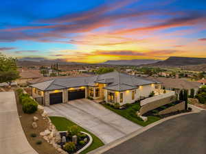 Gorgeous Custom Home with Turf and Xeriscape Yard. Fully Fenced