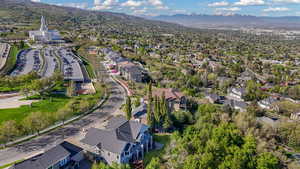 Bird's eye view featuring a mountain view and a residential view