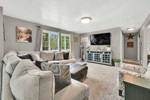 Photo 4 of 1435  VALERIE DR