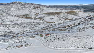Snowy aerial view featuring a mountain view