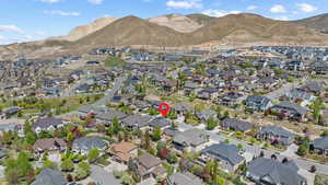 Bird's eye view featuring a residential view and a mountain view