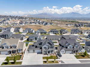 Bird's eye view with a residential view and a mountain view