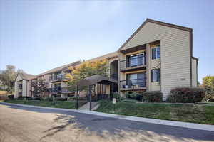 Photo 1 of 1091  COUNTRY HILLS DR #306