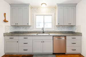 Lots of cabinet space & built-in dishwasher