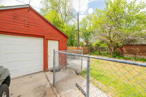 Detached garage