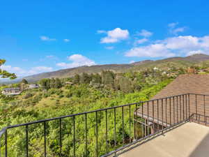 Balcony featuring a mountain view