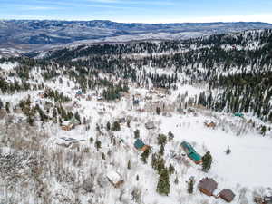Snowy aerial view featuring a mountain view