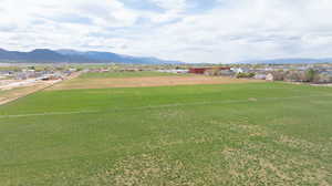Surrounding community with a mountain view
