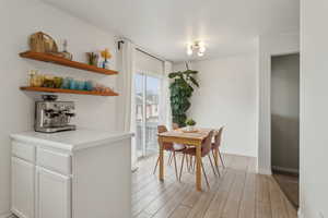 Photo 7 of 403 E CULROSS LN