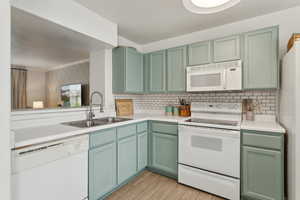 Photo 8 of 403 E CULROSS LN