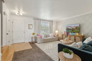 Photo 5 of 403 E CULROSS LN