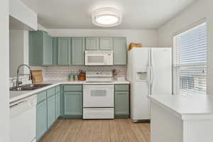 Photo 9 of 403 E CULROSS LN
