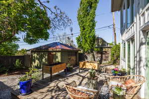 Photo 5 of 518 E 9TH AVE