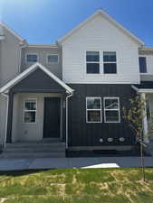 View of front of house featuring a front yard