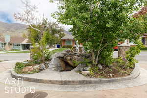 View of property's community with a mountain view
