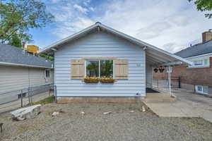 Charming and updated Cottage with xeriscaped yard, aluminum roof and it's own driveway