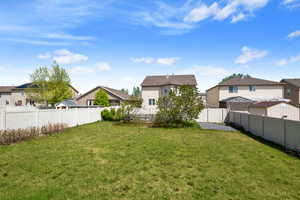 View of yard with a residential view