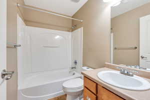 Full bathroom on 2nd floor