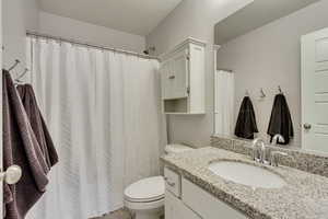 Upstairs Full Bathroom