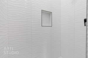 Full bathroom featuring a tile shower