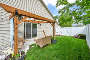 Beauiful backyard with pergola awning