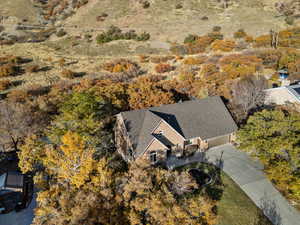 Birds eye view of property with Bonneville Shoreline trail in view