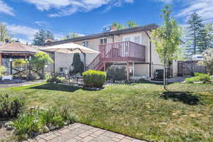 Entertaining is simple in this yard!