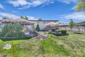 Entertaining is simple in this yard!