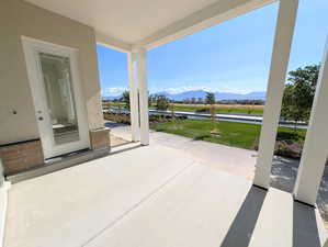 Large covered front porch-waterfront