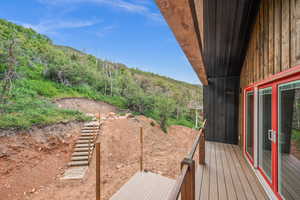 Balcony featuring a mountain view
