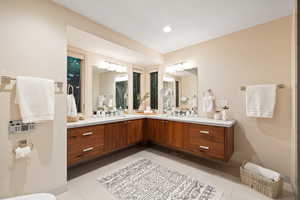 Photo 33 of 1728  WHISPERING OAKS DR