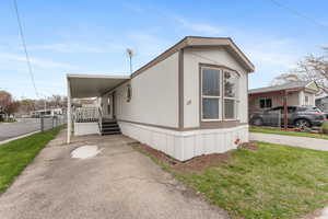 Beautiful 2-bedroom, 2-bath mobile home/