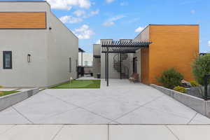 View of patio / terrace with a putting green and a pergola