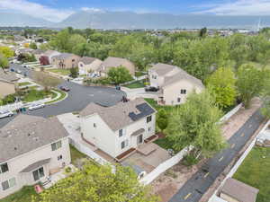 Birds eye view of property featuring a residential view and a mountain view
