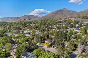 Aerial view of property's location featuring a mountainous background and nearby suburban area