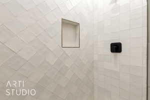 Bathroom featuring a tile shower