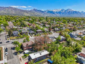 Birds eye view of property featuring a residential view and a mountain view