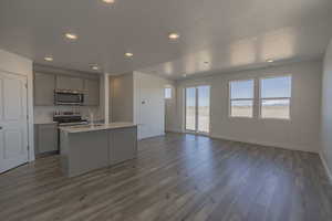 (Photo of like floorplan with similar finishes, options & finishes may vary)