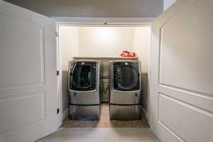 Washroom with independent washer and dryer