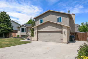 Photo 2 of 2135 E WORCHESTER DR