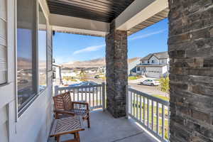 Balcony with a residential view, a porch, and a mountain view