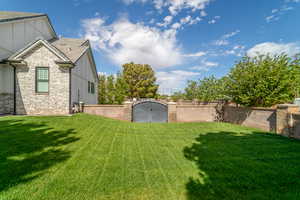 View of yard featuring a gate