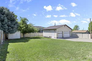 View of yard with an outdoor structure and a detached garage