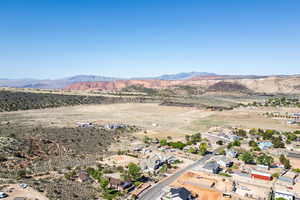 Aerial overview of property's location featuring a mountain backdrop